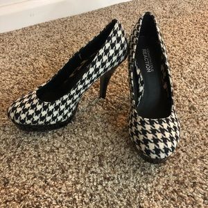 Kenneth Cole Houndstooth Print Heels